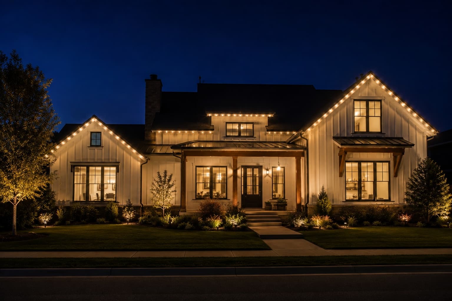 Modern farmhouse with warm white everyday accent lighting